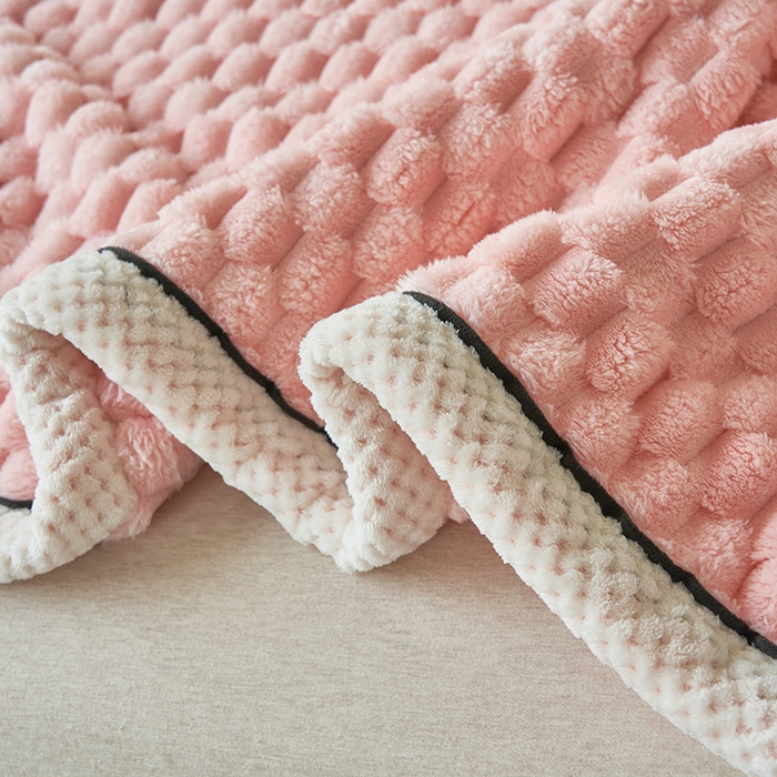 91家纺网 家纺一手货源 找家纺 莱家富 2026新款跨境外贸金龟绒多功能毛毯高克重法莱绒牛奶绒保暖毛毯（支持抽空压缩，卷包） 嫩粉