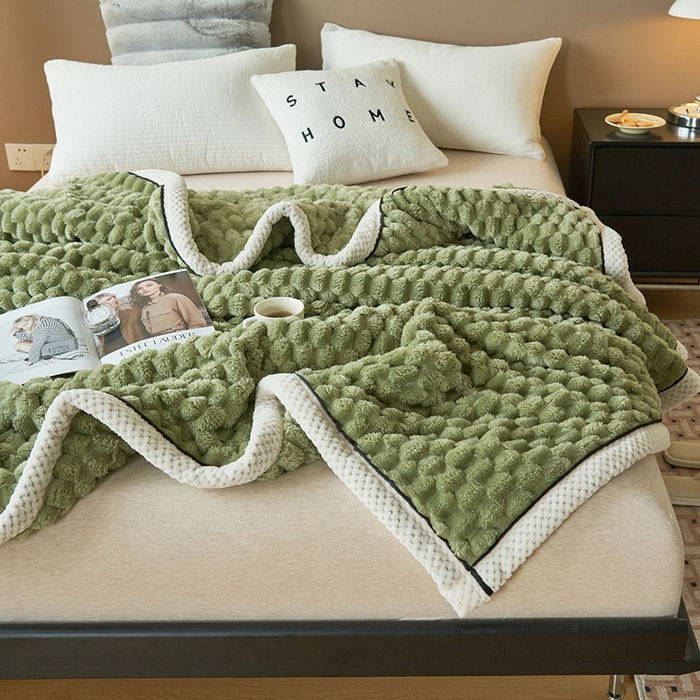 91家纺网 家纺一手货源 找家纺 莱家富 2026新款跨境外贸金龟绒多功能毛毯高克重法莱绒牛奶绒保暖毛毯（支持抽空压缩，卷包） 冷淡绿