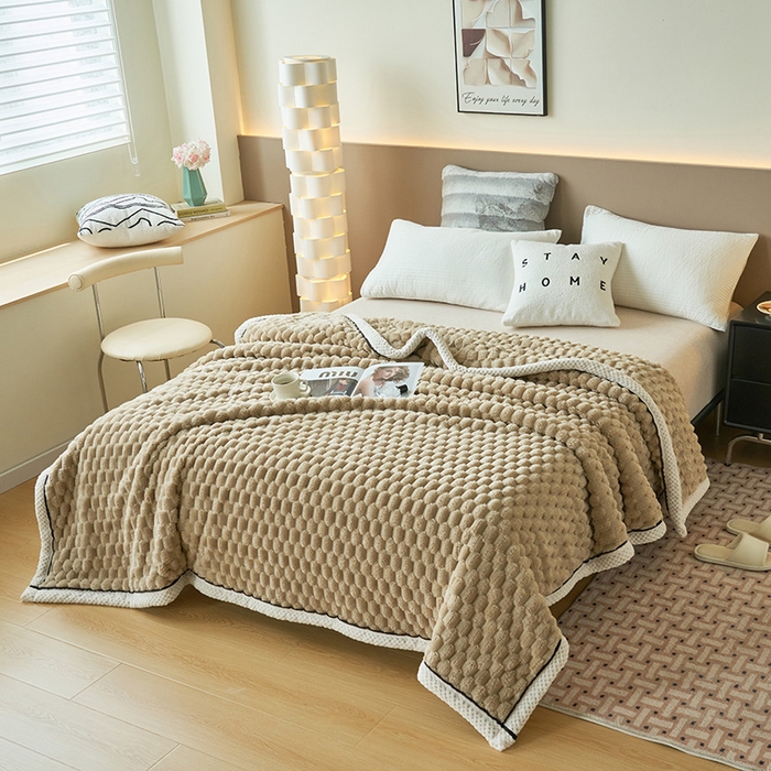 91家纺网 家纺一手货源 找家纺 莱家富 2026新款跨境外贸金龟绒多功能毛毯高克重法莱绒牛奶绒保暖毛毯（支持抽空压缩，卷包） 奶咖