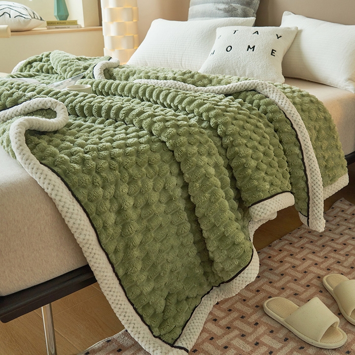 91家纺网 家纺一手货源 找家纺 莱家富 2026新款跨境外贸金龟绒多功能毛毯高克重法莱绒牛奶绒保暖毛毯（支持抽空压缩，卷包） 冷淡绿