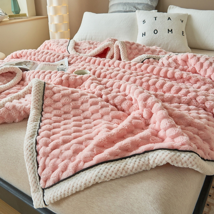 91家纺网 家纺一手货源 找家纺 莱家富 2026新款跨境外贸金龟绒多功能毛毯高克重法莱绒牛奶绒保暖毛毯（支持抽空压缩，卷包） 嫩粉