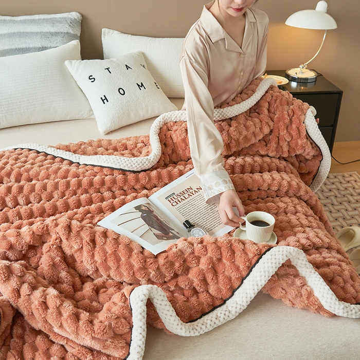 91家纺网 家纺一手货源 找家纺 莱家富 2026新款跨境外贸金龟绒多功能毛毯高克重法莱绒牛奶绒保暖毛毯（支持抽空压缩，卷包） 暖橘