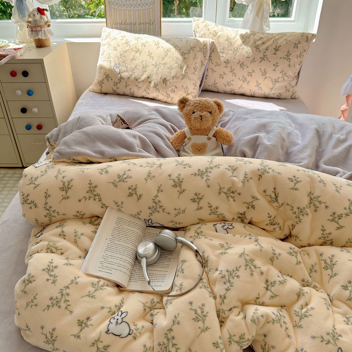 91家纺网 家纺一手货源 找家纺 优选良品 2025新款小清新加厚高克重牛奶绒四件套直播热款电商热款可爱小兔