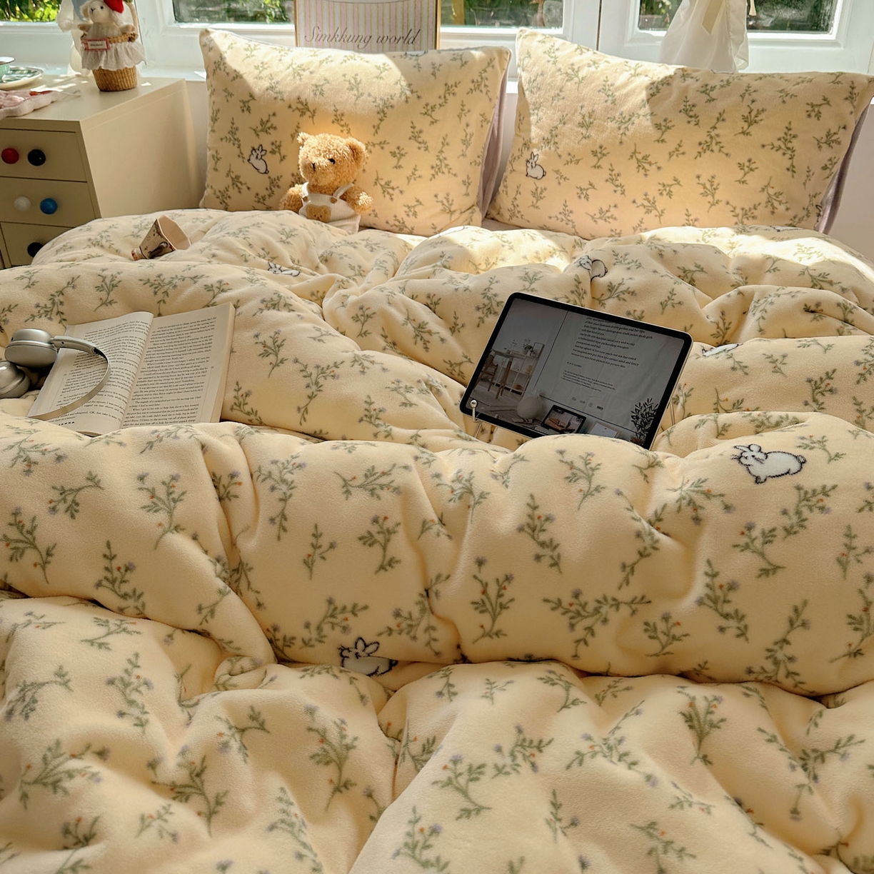 91家纺网 家纺一手货源 找家纺 优选良品 2025新款小清新加厚高克重牛奶绒四件套直播热款电商热款可爱小兔