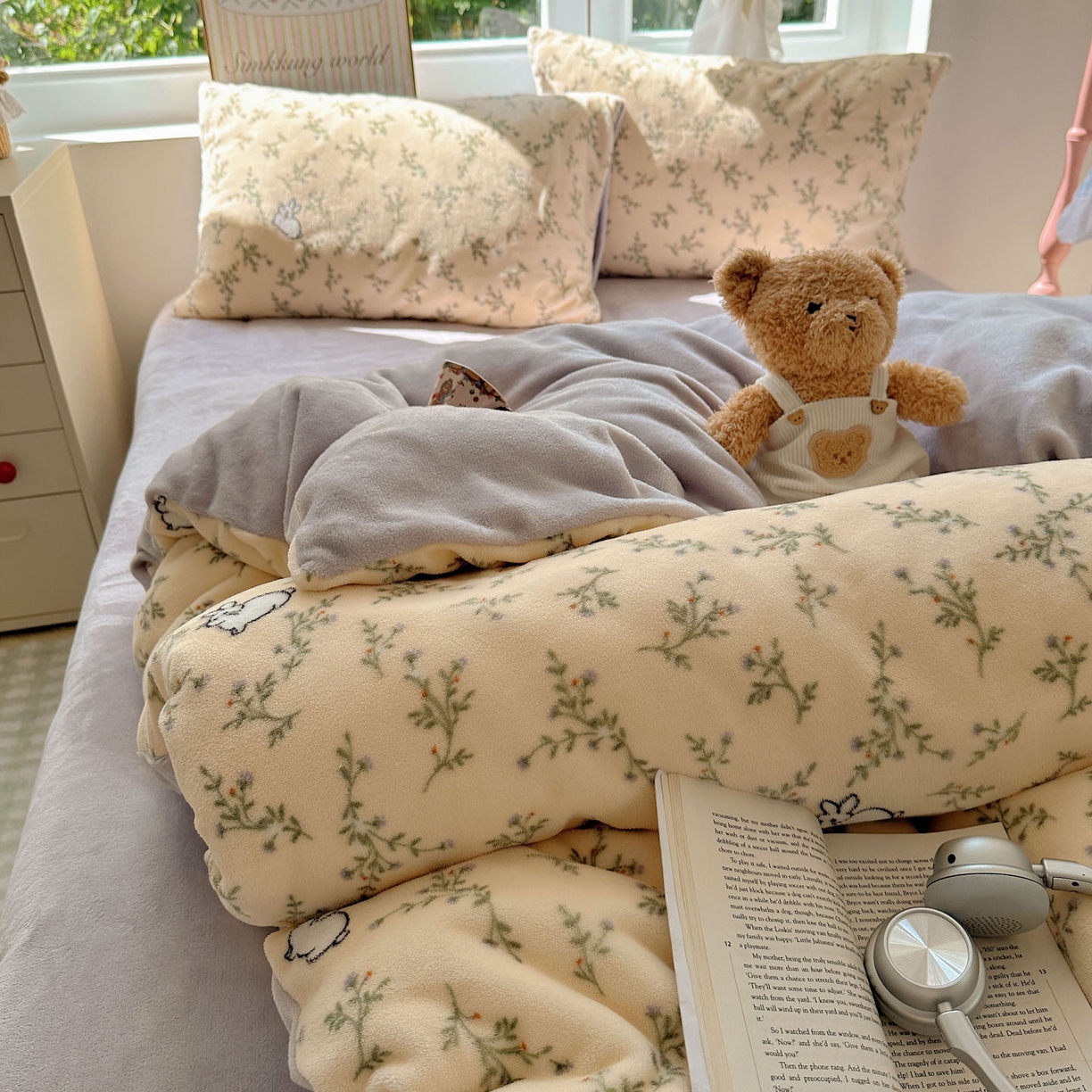 91家纺网 家纺一手货源 找家纺 优选良品 2025新款小清新加厚高克重牛奶绒四件套直播热款电商热款可爱小兔