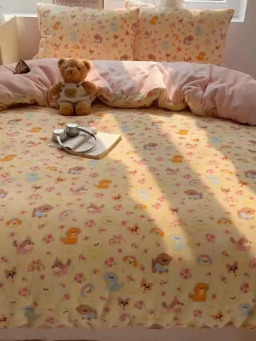 91家纺网 家纺一手货源 找家纺 优选良品 2025新款小清新加厚高克重牛奶绒四件套直播热款电商热款可爱小兔