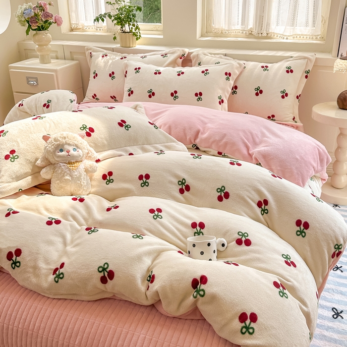 欧尚 2025新款高克重牛奶绒加厚保暖印花床盖四件套 粉樱桃