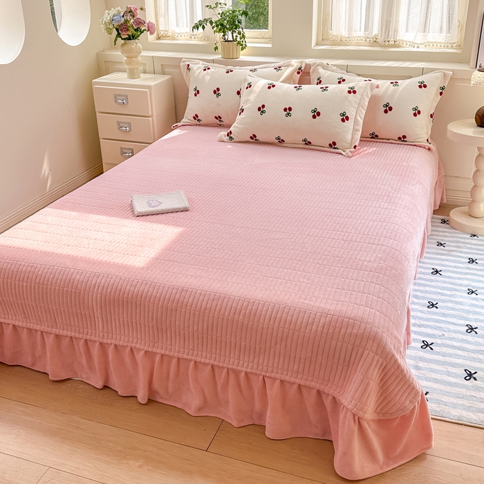 91家纺网 家纺一手货源 找家纺 欧尚 2025新款高克重牛奶绒加厚保暖印花床盖四件套 粉樱桃