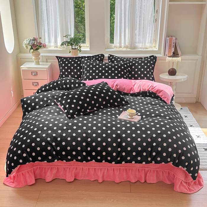 91家纺网 家纺一手货源 找家纺 欧尚 2025新款高克重牛奶绒加厚保暖印花床盖四件套 黑波点