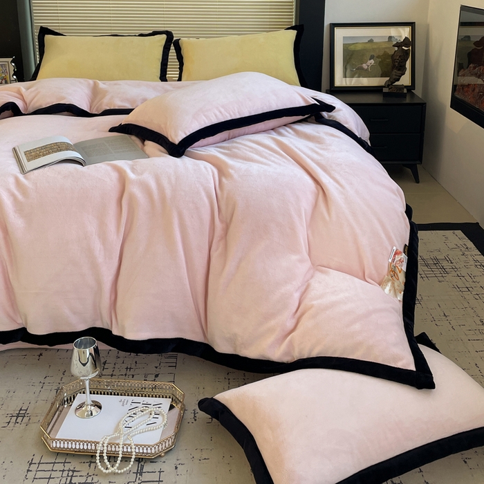 91家纺网 家纺一手货源 找家纺 （总）库里梦家纺  2025新网红爆款简约纯色欧美风10公分包边牛奶绒四件套 包边款