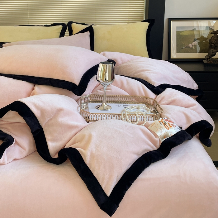 91家纺网 家纺一手货源 找家纺 （总）库里梦家纺  2025新网红爆款简约纯色欧美风10公分包边牛奶绒四件套 包边款