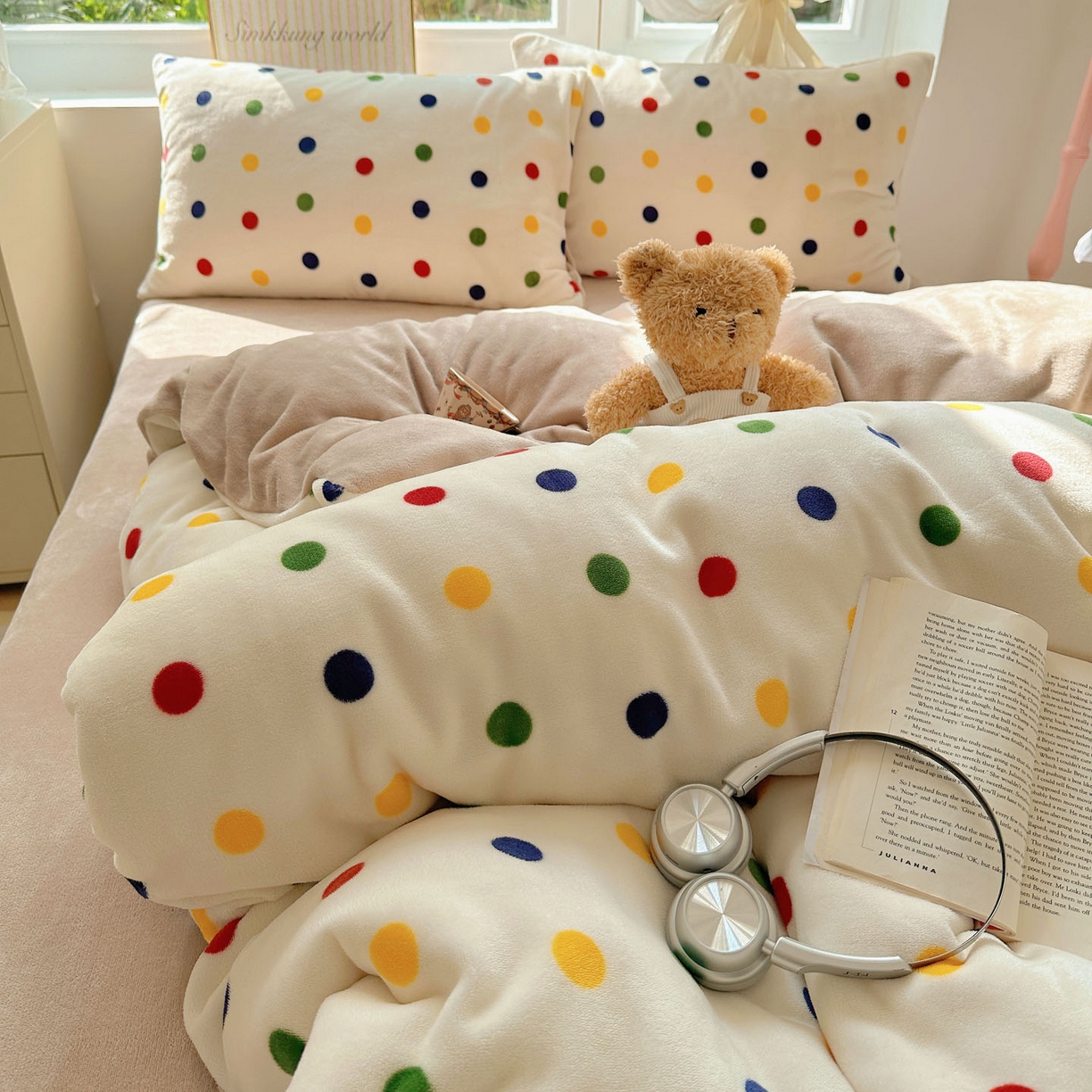 91家纺网 家纺一手货源 找家纺 优选良品 2025新款小清新加厚高克重牛奶绒四件套直播热款电商热款奇异波点