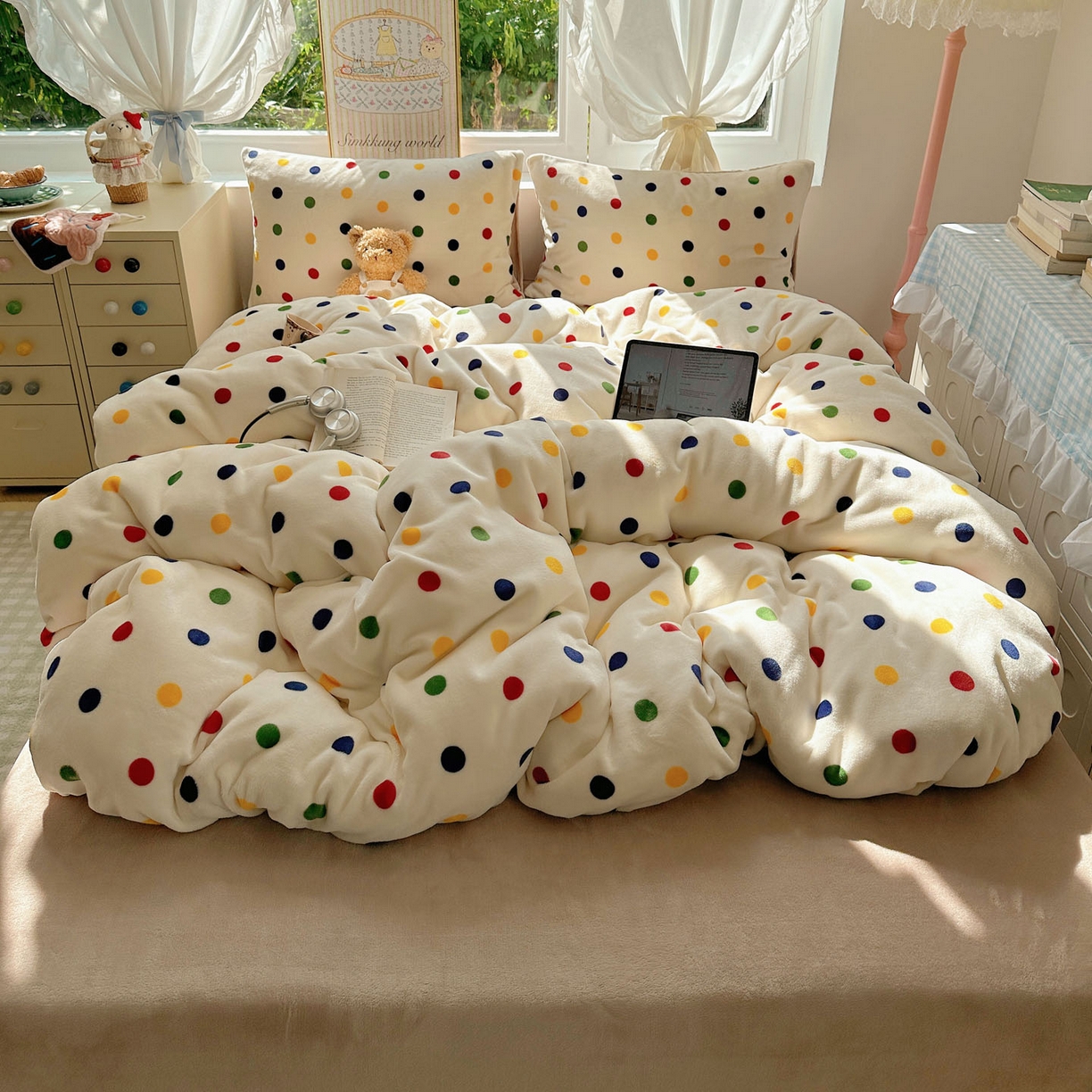 优选良品 2025新款小清新加厚高克重牛奶绒四件套直播热款电商热款奇异波点