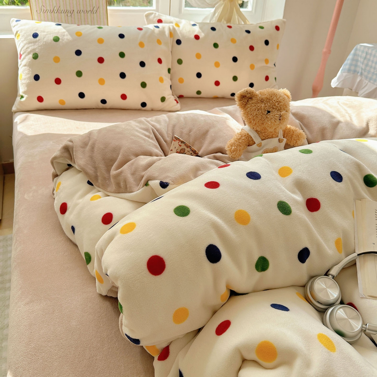 91家纺网 家纺一手货源 找家纺 优选良品 2025新款小清新加厚高克重牛奶绒四件套直播热款电商热款奇异波点