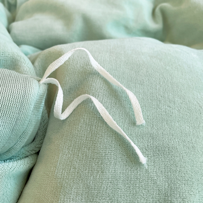 91家纺网 家纺一手货源 找家纺 库里梦家纺  2025新网红爆款简约纯色欧美风10公分包边牛奶绒四件套 包边款 薄荷绿