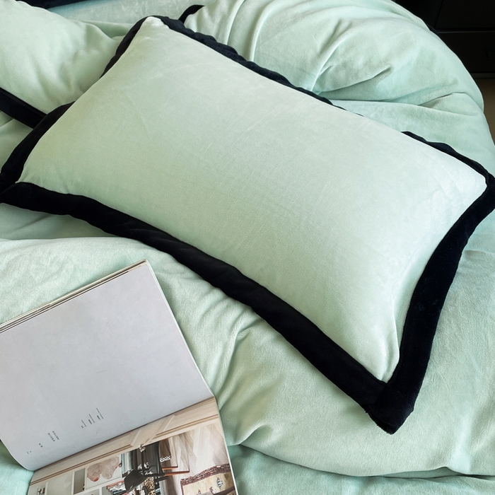 91家纺网 家纺一手货源 找家纺 库里梦家纺  2025新网红爆款简约纯色欧美风10公分包边牛奶绒四件套 包边款 薄荷绿