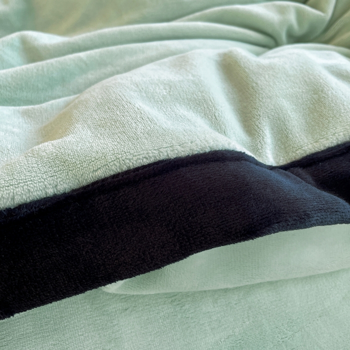 91家纺网 家纺一手货源 找家纺 库里梦家纺  2025新网红爆款简约纯色欧美风10公分包边牛奶绒四件套 包边款 薄荷绿