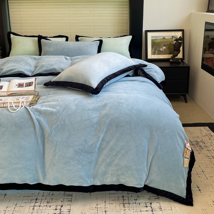 91家纺网 家纺一手货源 找家纺 库里梦家纺  2025新网红爆款简约纯色欧美风10公分包边牛奶绒四件套 包边款 海洋蓝