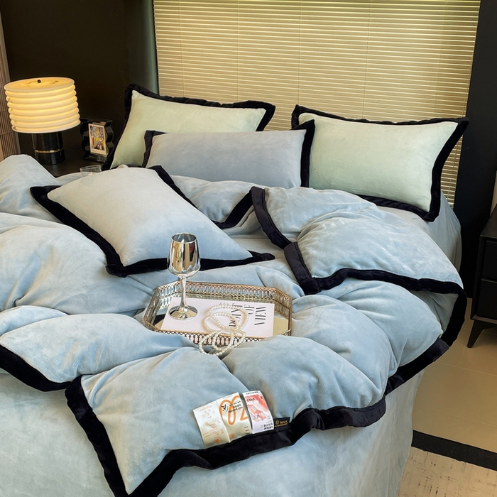 91家纺网 家纺一手货源 找家纺 库里梦家纺  2025新网红爆款简约纯色欧美风10公分包边牛奶绒四件套 包边款 海洋蓝