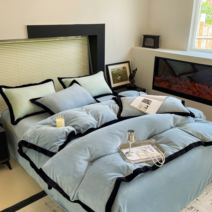 91家纺网 家纺一手货源 找家纺 库里梦家纺  2025新网红爆款简约纯色欧美风10公分包边牛奶绒四件套 包边款 海洋蓝