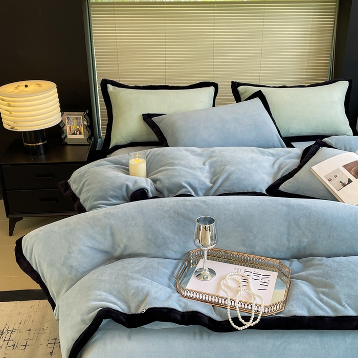 91家纺网 家纺一手货源 找家纺 库里梦家纺  2025新网红爆款简约纯色欧美风10公分包边牛奶绒四件套 包边款 海洋蓝
