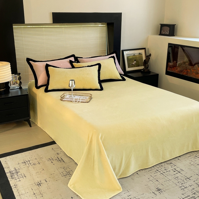 91家纺网 家纺一手货源 找家纺 库里梦家纺  2025新网红爆款简约纯色欧美风10公分包边牛奶绒四件套 包边款 杏仁黄