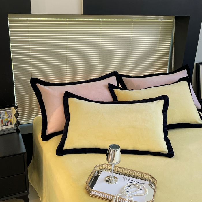 91家纺网 家纺一手货源 找家纺 库里梦家纺  2025新网红爆款简约纯色欧美风10公分包边牛奶绒四件套 包边款 杏仁黄