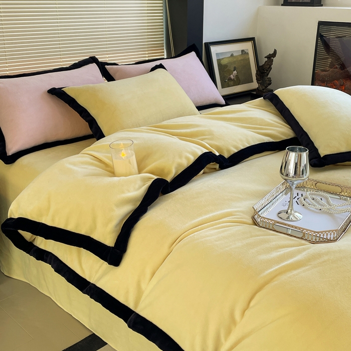 91家纺网 家纺一手货源 找家纺 库里梦家纺  2025新网红爆款简约纯色欧美风10公分包边牛奶绒四件套 包边款 杏仁黄