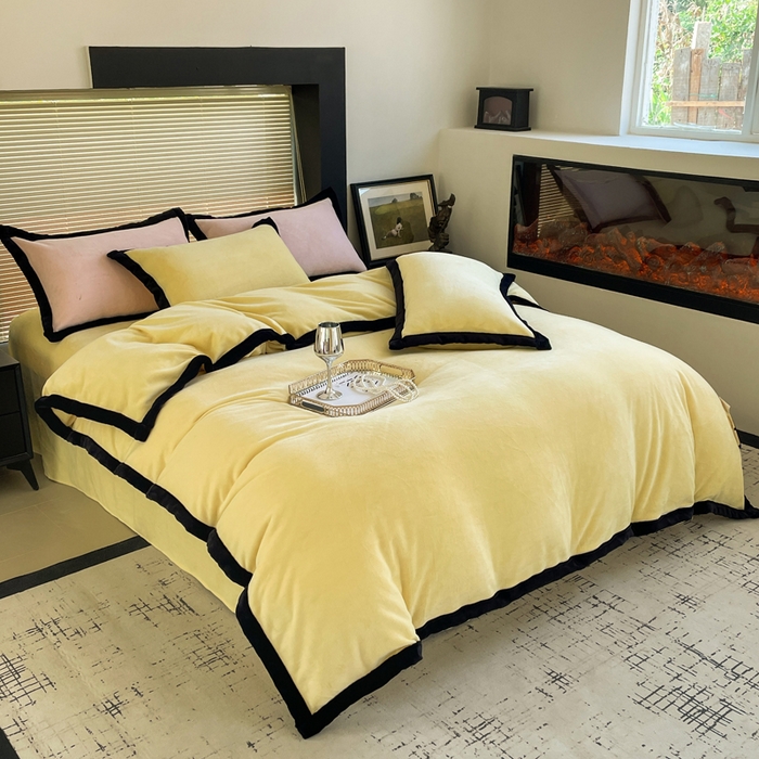 91家纺网 家纺一手货源 找家纺 库里梦家纺  2025新网红爆款简约纯色欧美风10公分包边牛奶绒四件套 包边款 杏仁黄