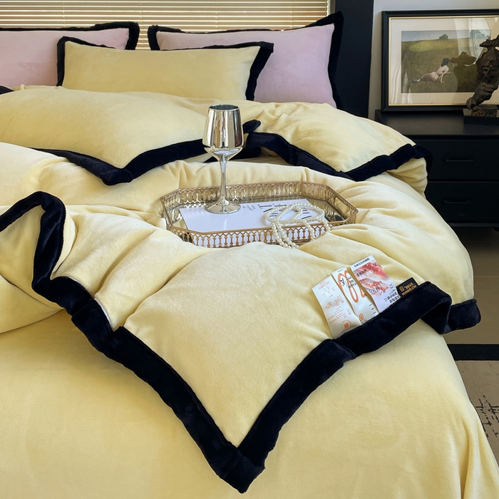 91家纺网 家纺一手货源 找家纺 库里梦家纺  2025新网红爆款简约纯色欧美风10公分包边牛奶绒四件套 包边款 杏仁黄