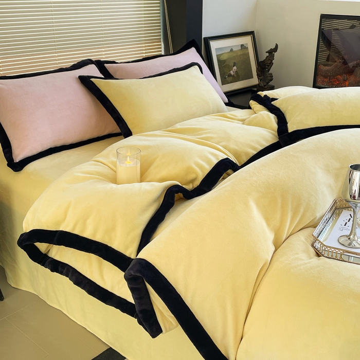 91家纺网 家纺一手货源 找家纺 库里梦家纺  2025新网红爆款简约纯色欧美风10公分包边牛奶绒四件套 包边款 杏仁黄