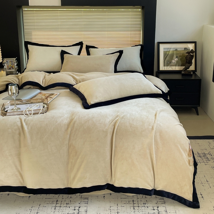 91家纺网 家纺一手货源 找家纺 库里梦家纺  2025新网红爆款简约纯色欧美风10公分包边牛奶绒四件套 包边款 卡其