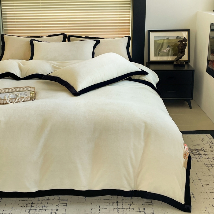 91家纺网 家纺一手货源 找家纺 库里梦家纺  2025新网红爆款简约纯色欧美风10公分包边牛奶绒四件套 包边款 米白