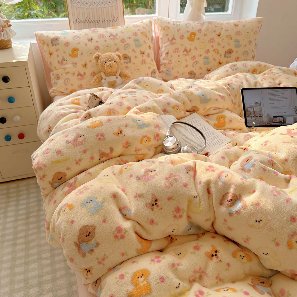 91家纺网 家纺一手货源 找家纺 优选良品 2025新款小清新加厚高克重牛奶绒四件套直播热款电商热款小狗乐园