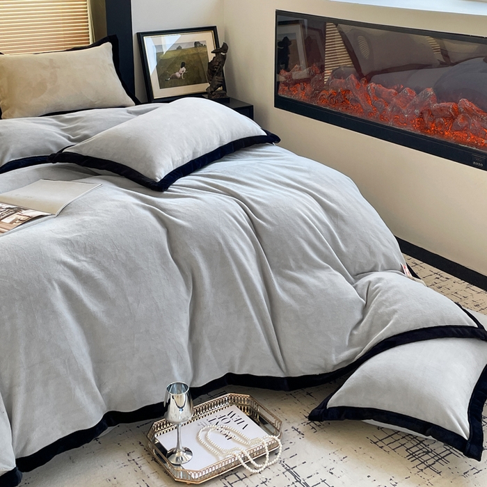 91家纺网 家纺一手货源 找家纺 库里梦家纺  2025新网红爆款简约纯色欧美风10公分包边牛奶绒四件套 包边款 银灰