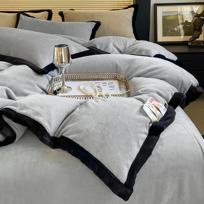 91家纺网 家纺一手货源 找家纺 库里梦家纺  2025新网红爆款简约纯色欧美风10公分包边牛奶绒四件套 包边款 银灰