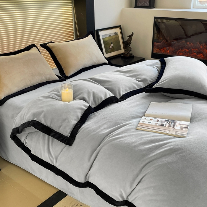 91家纺网 家纺一手货源 找家纺 库里梦家纺  2025新网红爆款简约纯色欧美风10公分包边牛奶绒四件套 包边款 银灰