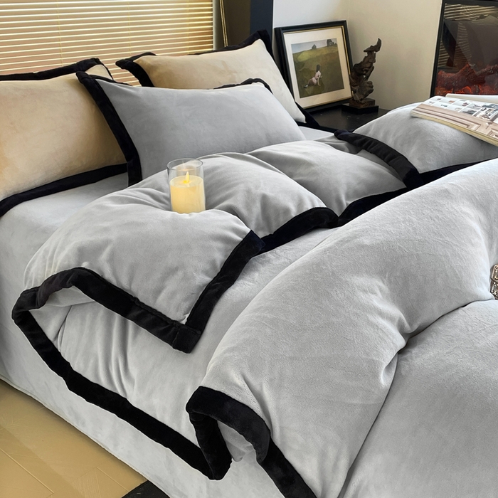 91家纺网 家纺一手货源 找家纺 库里梦家纺  2025新网红爆款简约纯色欧美风10公分包边牛奶绒四件套 包边款 银灰