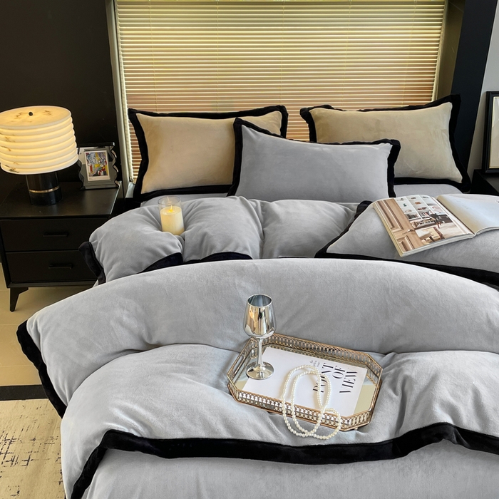 91家纺网 家纺一手货源 找家纺 库里梦家纺  2025新网红爆款简约纯色欧美风10公分包边牛奶绒四件套 包边款 银灰