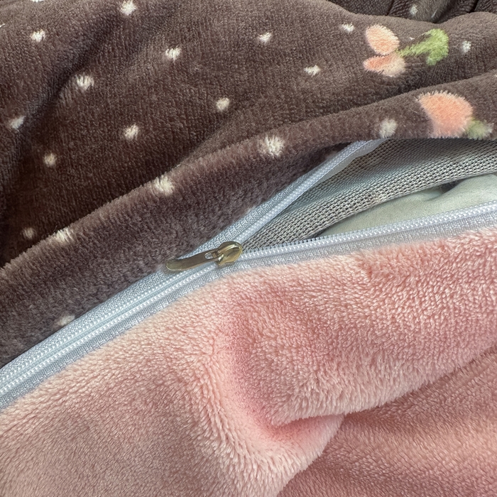 91家纺网 家纺一手货源 找家纺 欧尚 2025新款高克重牛奶绒加厚保暖印花床盖四件套 灰樱桃