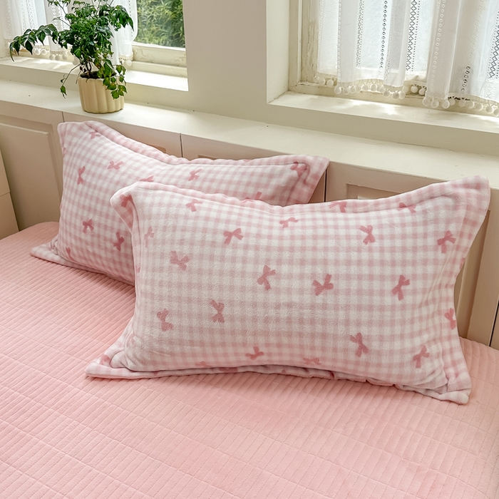 91家纺网 家纺一手货源 找家纺 欧尚 2025新款高克重牛奶绒加厚保暖印花床盖四件套 洁美粉