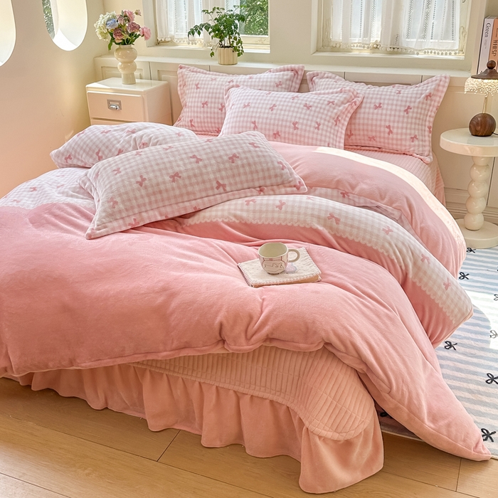 91家纺网 家纺一手货源 找家纺 欧尚 2025新款高克重牛奶绒加厚保暖印花床盖四件套 洁美粉