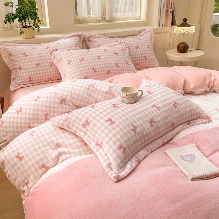 91家纺网 家纺一手货源 找家纺 欧尚 2025新款高克重牛奶绒加厚保暖印花床盖四件套 洁美粉