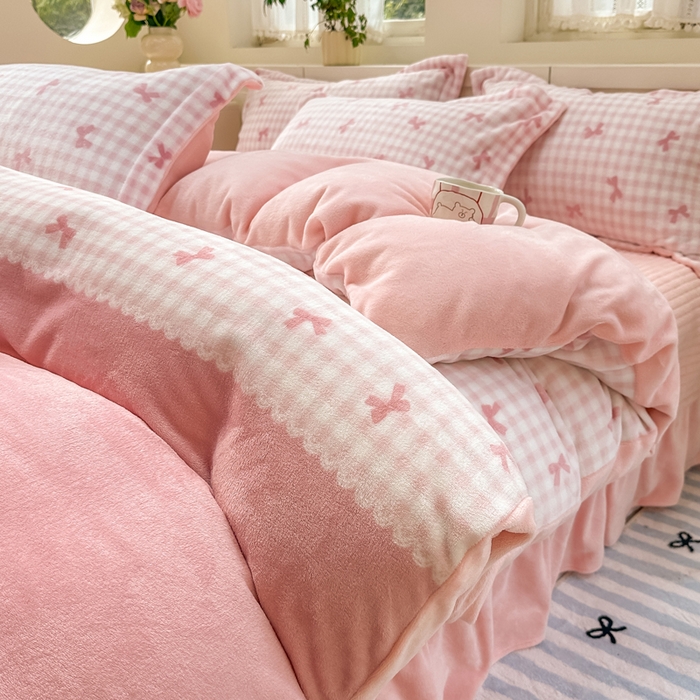 91家纺网 家纺一手货源 找家纺 欧尚 2025新款高克重牛奶绒加厚保暖印花床盖四件套 洁美粉