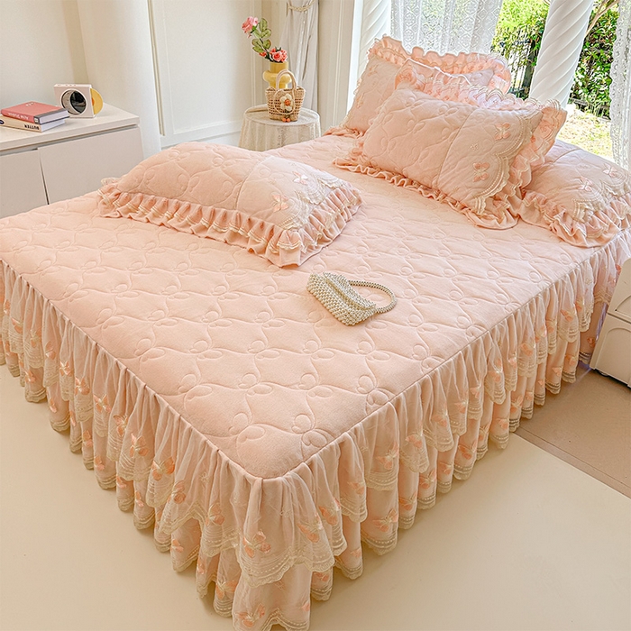 91家纺网 家纺一手货源 找家纺 （总）虹星家纺 2025新款花边牛奶绒床裙三件套系列