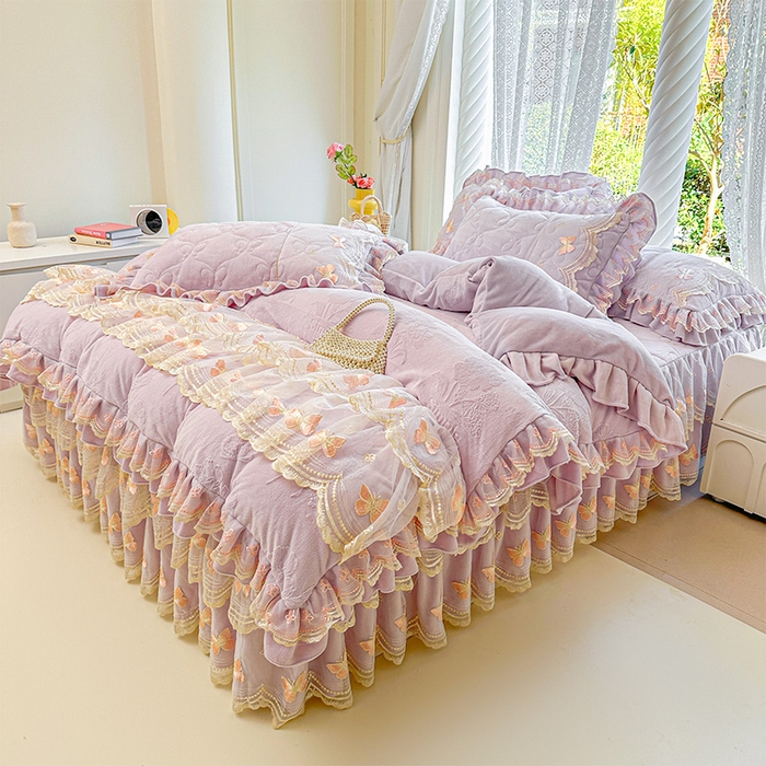 91家纺网 家纺一手货源 找家纺 虹星家纺 2025新款花边牛奶绒床裙三件套系列 蝶恋-葡萄紫