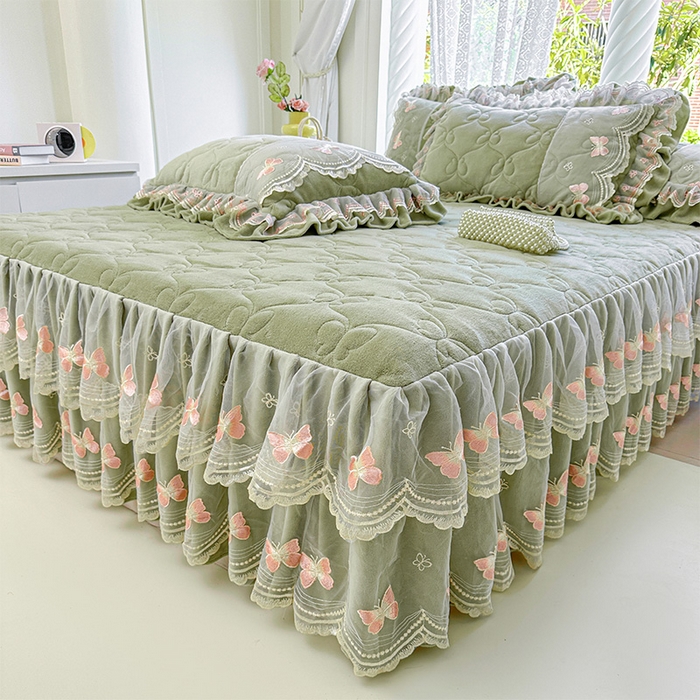 91家纺网 家纺一手货源 找家纺 虹星家纺 2025新款花边牛奶绒床裙三件套系列 蝶恋-抹茶绿