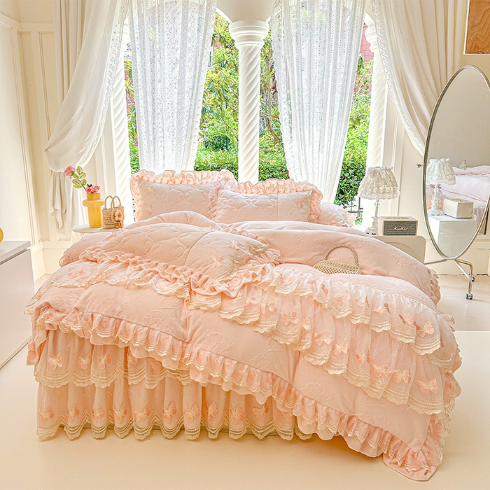 91家纺网 家纺一手货源 找家纺 虹星家纺 2025新款花边牛奶绒床裙三件套系列 蝶恋-粉玉