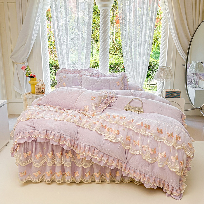 91家纺网 家纺一手货源 找家纺 虹星家纺 2025新款花边牛奶绒床裙三件套系列 蝶恋-葡萄紫