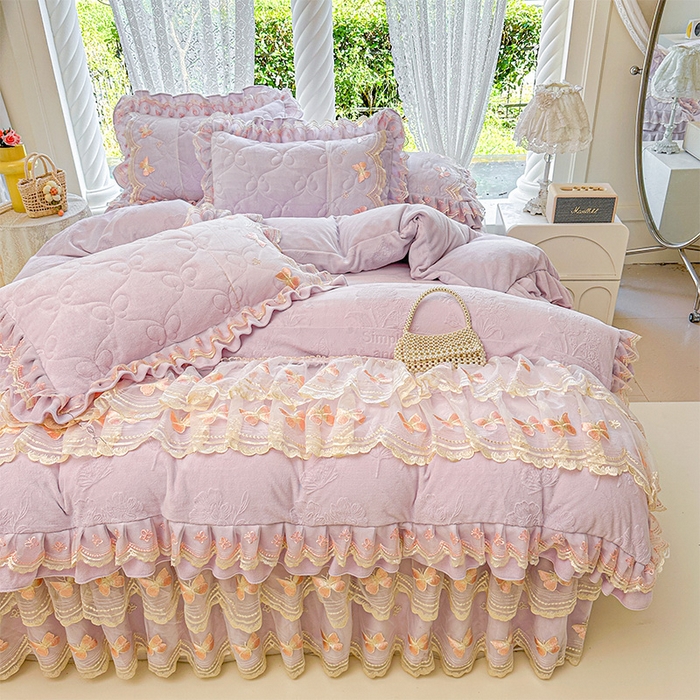 91家纺网 家纺一手货源 找家纺 虹星家纺 2025新款花边牛奶绒床裙三件套系列 蝶恋-葡萄紫